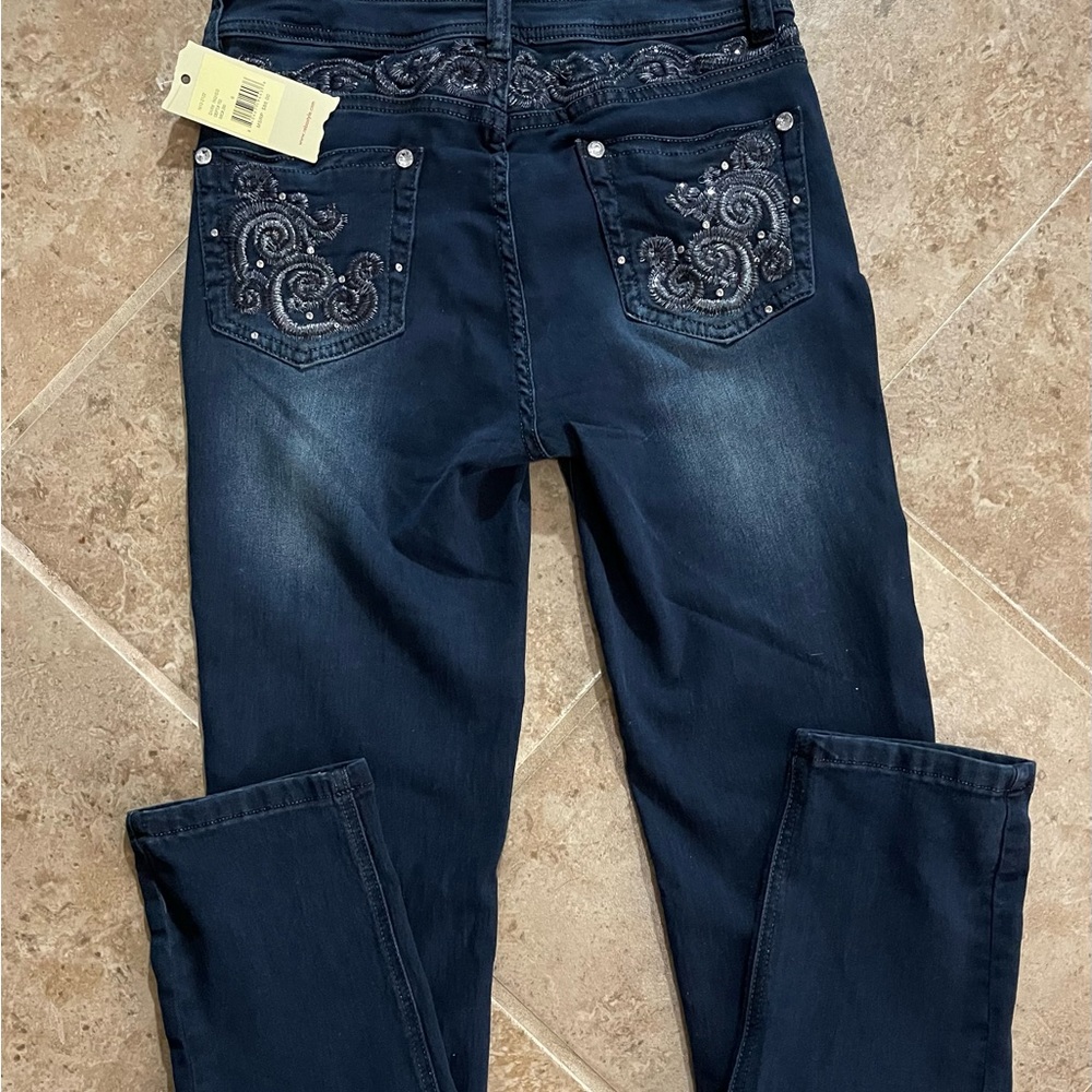 Reba size 6 new straight leg